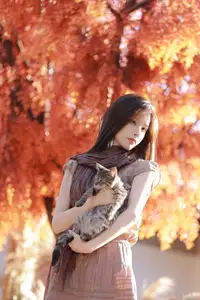Liang Chen & Her Beloved Cat: Captivating Autumn Serenity | YiTuYu Vol.8696-1