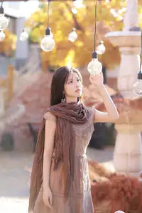 Liang Chen & Her Beloved Cat: Captivating Autumn Serenity | YiTuYu Vol.8696-2