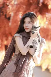 Liang Chen & Her Beloved Cat: Captivating Autumn Serenity | YiTuYu Vol.8696-11