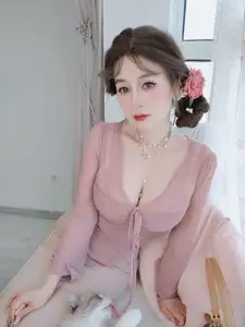 Coser Bai Yin 81 Part02: Captivating Beauty in Flowing Pink Attire-11