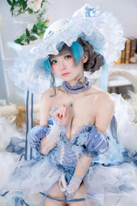 Coser Jiu Qi Miao - Cheshire Ice/Snow: Enchanting Frozen Beauty in Ethereal Blue Cosplay-7
