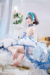 Coser Jiu Qi Miao - Cheshire Ice/Snow: Enchanting Frozen Beauty in Ethereal Blue Cosplay-23