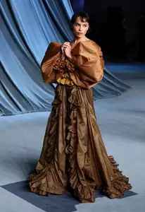 Asian Beauty Shines on Red Carpet: Unique Style Leading 2025 Trends-10