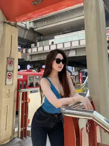 Le Phuong Anh: Vietnamese Hot Girl's Alluring Style Shines on Thailand Streets-0