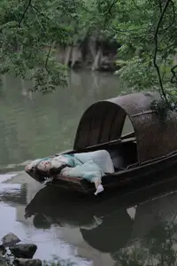 Wu Yue's Serene Classical Beauty in Traditional Attire - YiTuYu Vol.8711-3