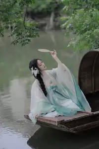 Wu Yue's Serene Classical Beauty in Traditional Attire - YiTuYu Vol.8711-10