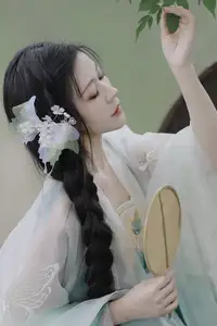 Wu Yue's Serene Classical Beauty in Traditional Attire - YiTuYu Vol.8711-11