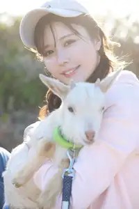 Kana Nakada's Radiant Charm: FRIDAY Digital Photo Book Soleil – Capturing Natural Beauty.-3