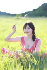 Kana Nakada's Radiant Charm: FRIDAY Digital Photo Book Soleil – Capturing Natural Beauty.-1