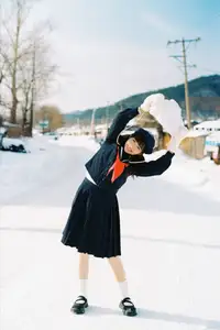 YiTuYu Vol.8663 Hu Jiao Hu Hu: JK Schoolgirl in Snow, Captivating Japanese Beauty-15