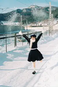 YiTuYu Vol.8663 Hu Jiao Hu Hu: JK Schoolgirl in Snow, Captivating Japanese Beauty-2