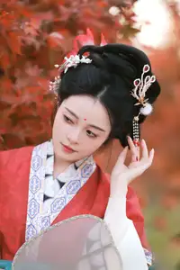 YiTuYu Vol.8605: Sui Sui Ru Yi – Classical Charm Amidst Autumn Hues-8