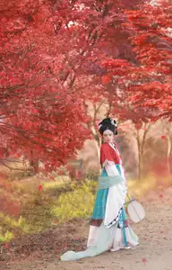 YiTuYu Vol.8605: Sui Sui Ru Yi – Classical Charm Amidst Autumn Hues-9