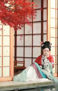 YiTuYu Vol.8605: Sui Sui Ru Yi – Classical Charm Amidst Autumn Hues-11