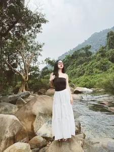 Who is the Stunning 'Doll-like' Hot Girl Linked to Vietnam's Women's Golden Ball 2025?-4