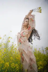 Ying Er YY Captivating in Golden Flower Field – YiTuYu Art Language Vol.8672-43