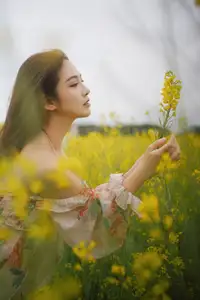 Ying Er YY Captivating in Golden Flower Field – YiTuYu Art Language Vol.8672-24