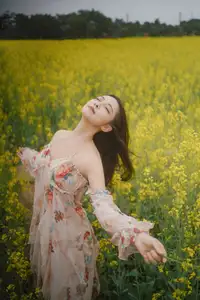 Ying Er YY Captivating in Golden Flower Field – YiTuYu Art Language Vol.8672-18