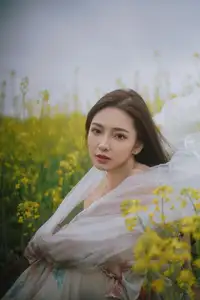 Ying Er YY Captivating in Golden Flower Field – YiTuYu Art Language Vol.8672-49
