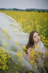 Ying Er YY Captivating in Golden Flower Field – YiTuYu Art Language Vol.8672-20