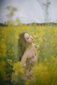 Ying Er YY Captivating in Golden Flower Field – YiTuYu Art Language Vol.8672-26