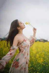 Ying Er YY Captivating in Golden Flower Field – YiTuYu Art Language Vol.8672-44