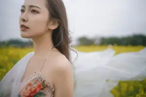 Ying Er YY Captivating in Golden Flower Field – YiTuYu Art Language Vol.8672-4