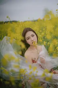Ying Er YY Captivating in Golden Flower Field – YiTuYu Art Language Vol.8672-23