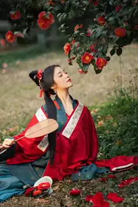 Elegant Qi Ni Si Mao: A Timeless Portrait in Traditional Attire & Camellias - YiTuYu Vol.8689-14