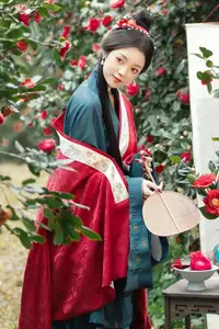 Elegant Qi Ni Si Mao: A Timeless Portrait in Traditional Attire & Camellias - YiTuYu Vol.8689-12