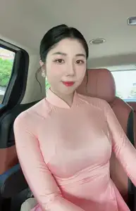 Elegant Pink Ao Dai Beauty: Gentle Charm of Vietnamese Women Captivates Every Gaze.-2