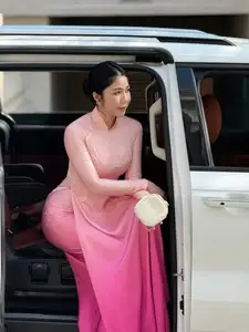 Elegant Pink Ao Dai Beauty: Gentle Charm of Vietnamese Women Captivates Every Gaze.-3