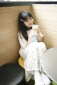 YiTuYu Vol.8664: Kikooo's Fresh Summer Charm – A Glimpse of Lively Urban Beauty-6