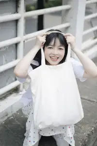 YiTuYu Vol.8664: Kikooo's Fresh Summer Charm – A Glimpse of Lively Urban Beauty-14