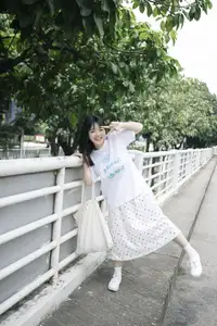 YiTuYu Vol.8664: Kikooo's Fresh Summer Charm – A Glimpse of Lively Urban Beauty-17