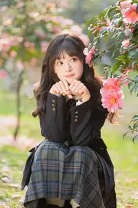 YiTuYu Vol.8694: Xia Yu Xiao Nian's Radiant Smile with Ukulele Amidst Spring Blossoms-6