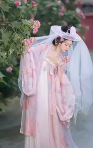 YiTuYu Vol.8616: Qian Yue's Serene Elegance Amidst Blooming Hibiscus-14