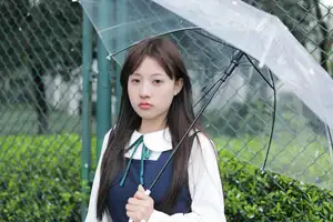 YiTuYu Vol.8649 Xiao Zi: Gentle Spring Beauty, an Aesthetic Portrait Amidst Blossoms.-15