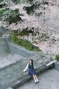 YiTuYu Vol.8649 Xiao Zi: Gentle Spring Beauty, an Aesthetic Portrait Amidst Blossoms.-13