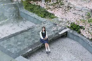 YiTuYu Vol.8649 Xiao Zi: Gentle Spring Beauty, an Aesthetic Portrait Amidst Blossoms.-8