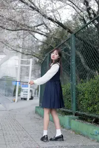 YiTuYu Vol.8649 Xiao Zi: Gentle Spring Beauty, an Aesthetic Portrait Amidst Blossoms.-24