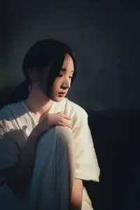 Fang Xiu: Captivating Serenity in Golden Light - YiTuYu Vol.8717 Art Language-0