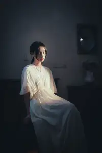 Fang Xiu: Captivating Serenity in Golden Light - YiTuYu Vol.8717 Art Language-2