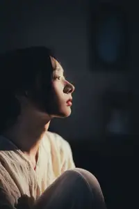 Fang Xiu: Captivating Serenity in Golden Light - YiTuYu Vol.8717 Art Language-1