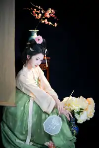 Tu Ya W in YiTuYu Vol.8680: Classical Beauty & Peony Elegance-14