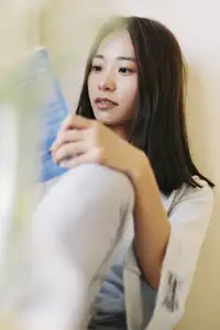 YiTuYu Vol.8699: Xiao Jing's Serene Beauty with Baby's Breath – A Glimpse into Tranquil Moments-13