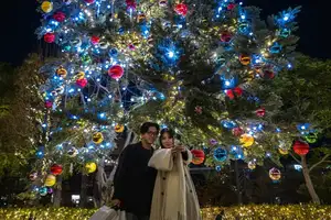 Pope Francis's Heartwarming Blessing: A Christmas Moment of Grace at the Vatican - VnExpress-2