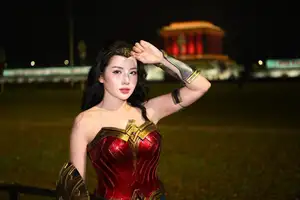 Loan Barbie: Running Nurse Stuns with Alluring Christmas Look and Radiant Charm-7