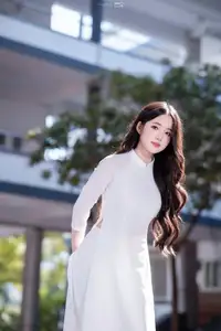 Discover the Grace of White Ao Dai: Vietnamese Girl's Delicate Beauty Shines-7