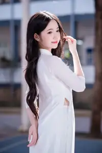 Discover the Grace of White Ao Dai: Vietnamese Girl's Delicate Beauty Shines-9